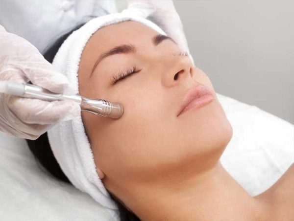 chemical peeling vs microdermabrasion